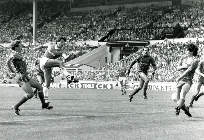 Framed Print : Everton v Liverpool Football August 1984 FA charity shield at Wembley