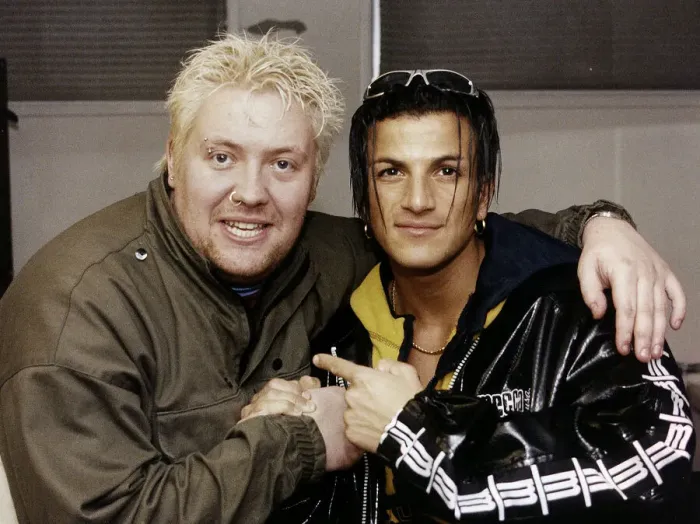 Framed Print : Ewan MacLeod Daily Record music journalist with pop singer Peter Andre Framed Print : Ewan MacLeod Daily Record music journalist with pop singer Peter Andre