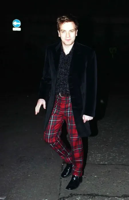 Framed Print : Ewan McGregor Actor arrives at the Bafta Scotland Awards ceremony November 1997 Framed Print : Ewan McGregor Actor arrives at the Bafta Scotland Awards ceremony November 1997