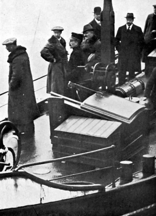 Framed Print : The ex Crown Prince of Germany crossing the Zuyder Zee into exile. November 1918