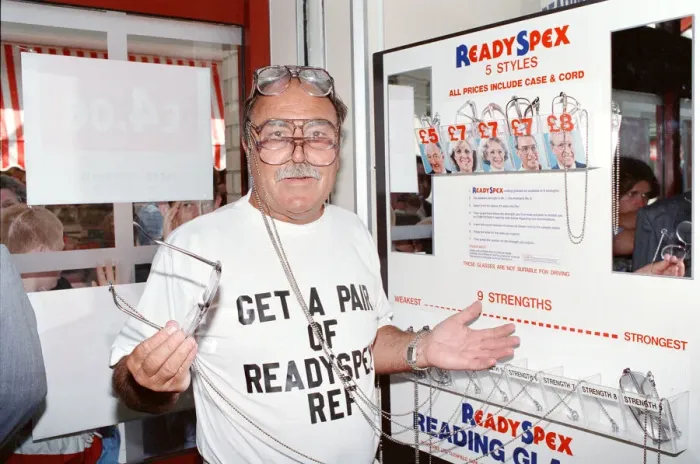 Framed Print : Ex footballer Jimmy Greaves at the worlds first spectacle vending machine