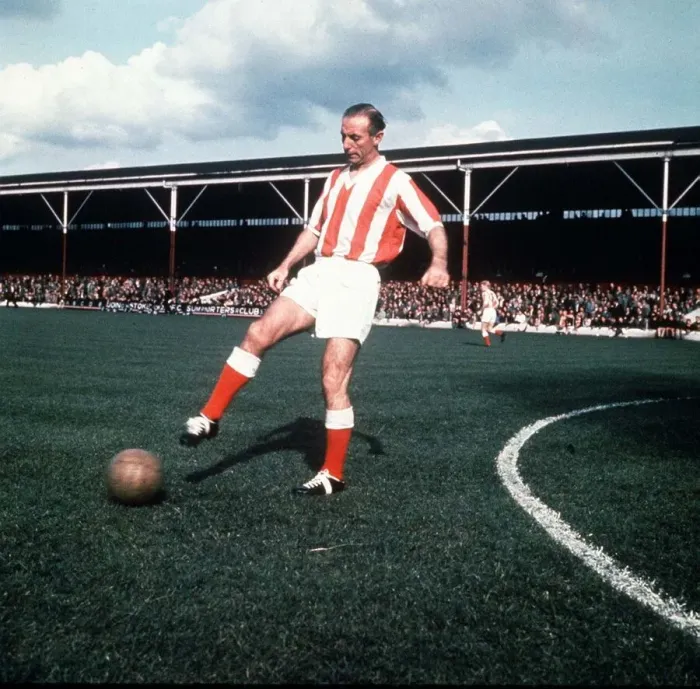 Framed Print : Ex footballer for Stoke City Stanley Matthews September 1962 Framed Print : Ex footballer for Stoke City Stanley Matthews September 1962