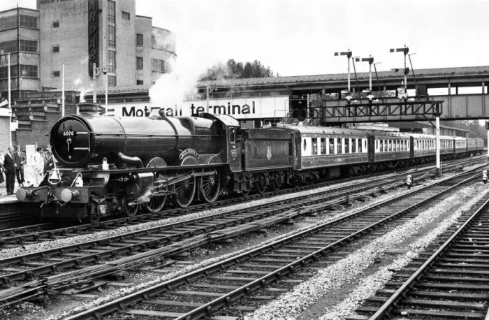 Framed Print : The ex-Great Western Railways locomotive King George V drew a big crowd in London on 4th Framed Print : The ex-Great Western Railways locomotive King George V drew a big crowd in London on 4th