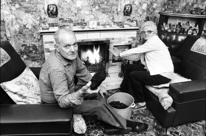 Framed Print : Ex-Pitman Charlie Wilson and his wife Margaret beside their coal fire with the free coal