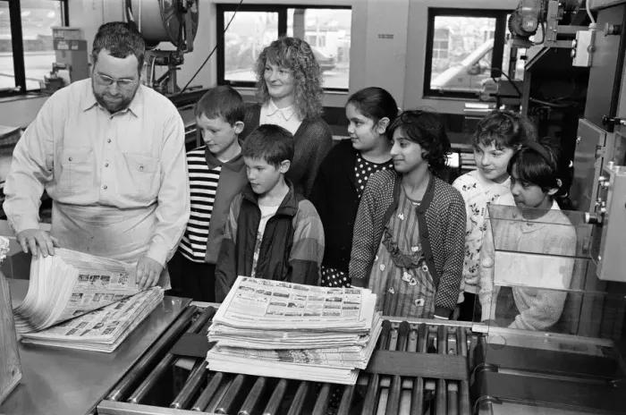 Framed Print : Examiner countdown - pupils of Moldgreen Junior School, with teacher Miss Susan Ingham Framed Print : Examiner countdown - pupils of Moldgreen Junior School, with teacher Miss Susan Ingham