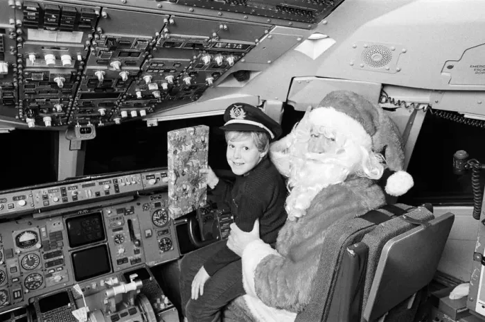 Framed Print : Examiner Womens Circle special Christmas Flight - Santa in the Boeing 757 flying