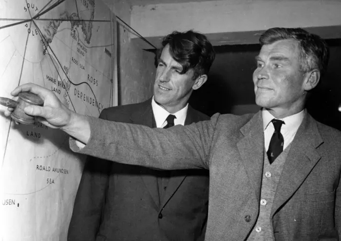 Framed Print : Explorers Sir Edmund Hillary of New Zealand (left) and Vivian Fuchs of Great Britain look