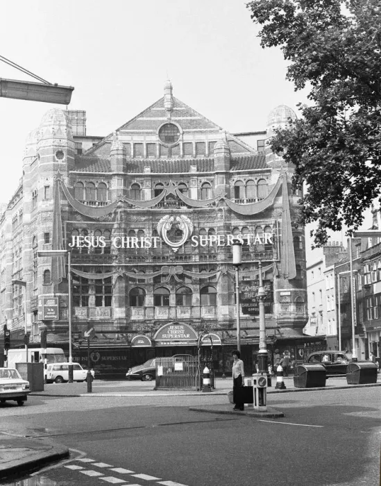 Framed Print : Exterior view of the Palace Theatre at Cambridge Circus in Londons West End Framed Print : Exterior view of the Palace Theatre at Cambridge Circus in Londons West End