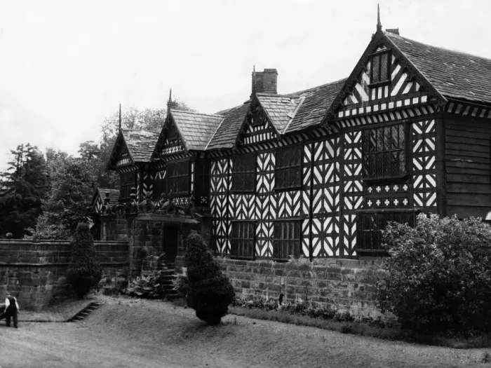 Framed Print : Exterior view of Speke Hall, the 16th century wood framed wattle Framed Print : Exterior view of Speke Hall, the 16th century wood framed wattle