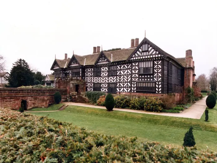 Framed Print : Exterior view of Speke Hall, the 16th century wood framed wattle Framed Print : Exterior view of Speke Hall, the 16th century wood framed wattle