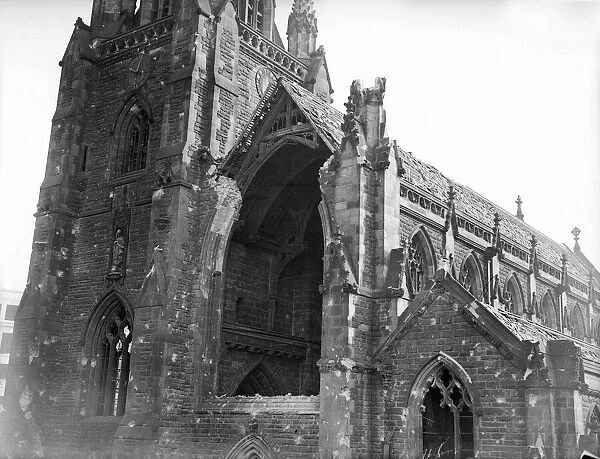 Exterior view of St Martins church in Birmingham during the Second World War