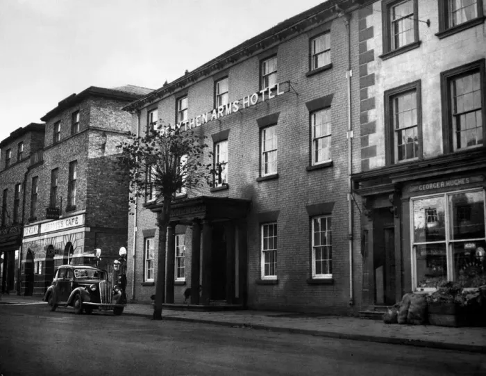 Framed Print : Exterior view of the Trewythen Arms hotel in the town of Llandidloes in Montgomeryshire Framed Print : Exterior view of the Trewythen Arms hotel in the town of Llandidloes in Montgomeryshire