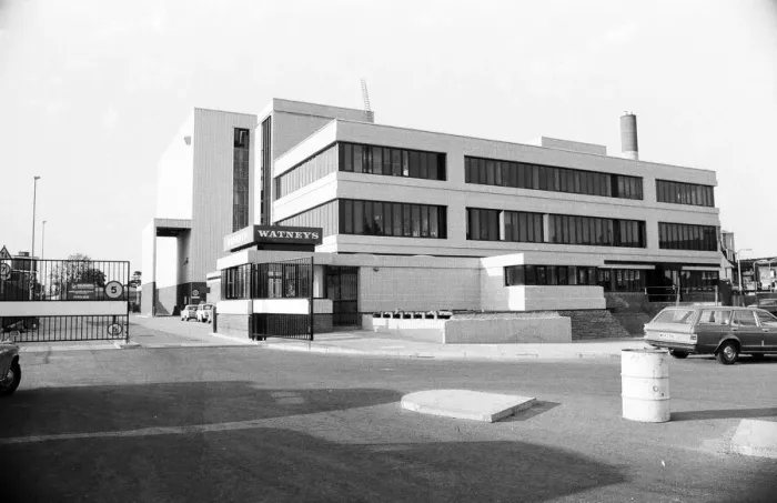Framed Print : Exterior view of Watneys Brewery in Mortlake, London. 6th August 1975 Framed Print : Exterior view of Watneys Brewery in Mortlake, London. 6th August 1975
