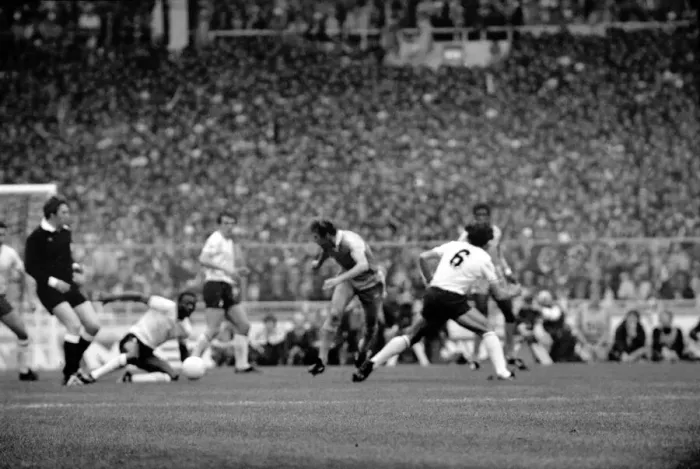 Framed Print : F. A. Cup Final. Manchester City 1 v. Tottenham Hotspur 1. May 1981 MF02-30-066 Framed Print : F. A. Cup Final. Manchester City 1 v. Tottenham Hotspur 1. May 1981 MF02-30-066