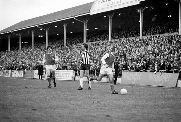 F. A. Cup. Notts County (0) v. Arsenal (1). January 1977 77-00110-003