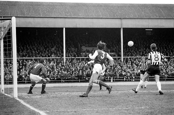 F. A. Cup. Notts County (0) v. Arsenal (1). January 1977 77-00110-011