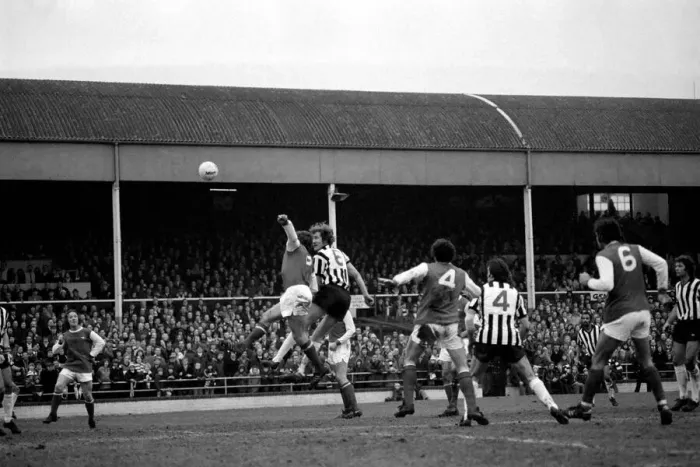 Framed Print : F. A. Cup. Notts County (0) v. Arsenal (1). January 1977 77-00110-005 Framed Print : F. A. Cup. Notts County (0) v. Arsenal (1). January 1977 77-00110-005