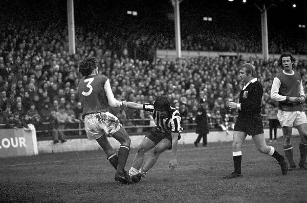 F. A. Cup. Notts County (0) v. Arsenal (1). January 1977 77-00110-025