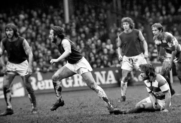 F. A. Cup: West Ham (2) vs. Queens Park Ranger (1). February 1975 75-00908-020