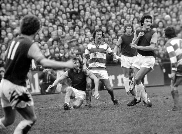 F. A. Cup: West Ham (2) vs. Queens Park Ranger (1). February 1975 75-00908-043