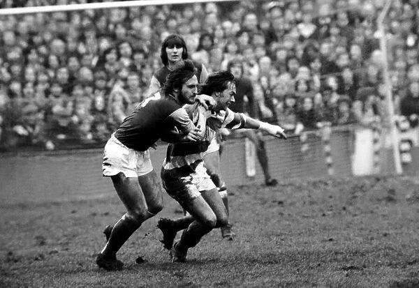 F. A. Cup: West Ham (2) vs. Queens Park Ranger (1). February 1975 75-00908-026