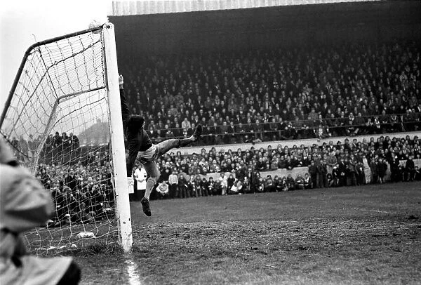 F. A. Cup: Yeovil v. Arsenal: 3rd Round. January 1971 71-00138-045