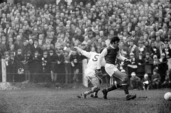 F. A. Cup: Yeovil v. Arsenal: 3rd Round. January 1971 71-00138-009