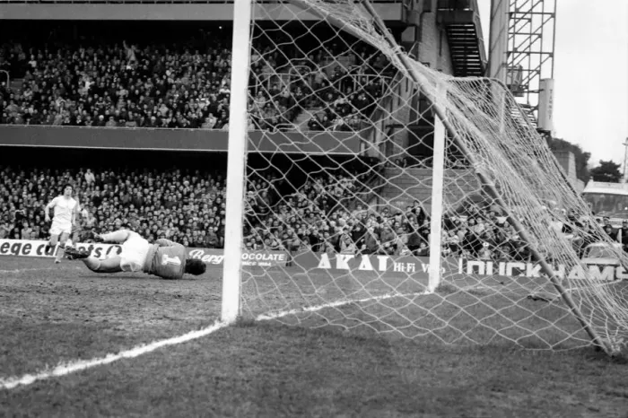 Framed Print : F. A Cup Football. Chelsea 2 v. Tottenham Hotspurs 3. F. A. Cup March 1982 LF08-16-006 Framed Print : F. A Cup Football. Chelsea 2 v. Tottenham Hotspurs 3. F. A. Cup March 1982 LF08-16-006