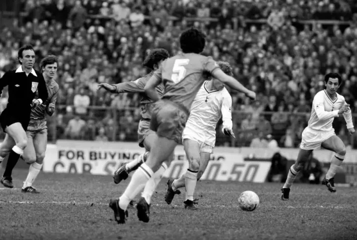 Framed Print : F. A Cup Football. Chelsea 2 v. Tottenham Hotspurs 3. F. A. Cup March 1982 LF08-16-177