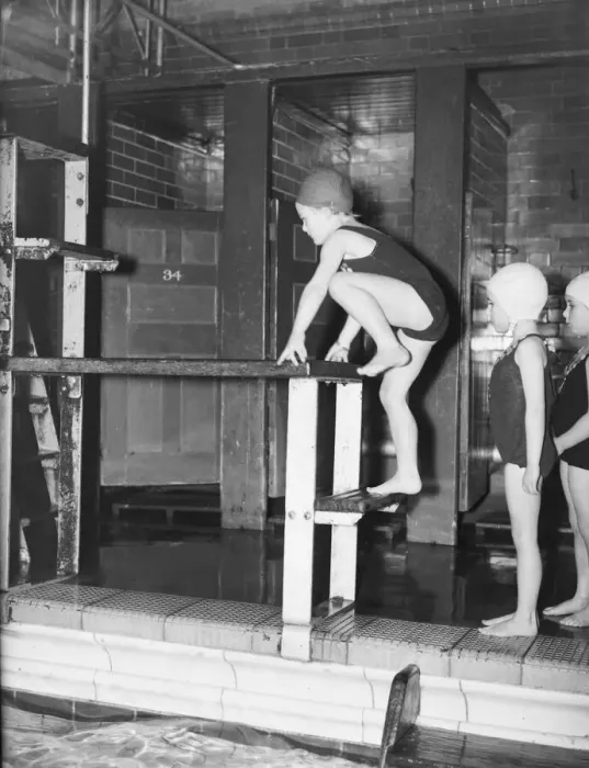 Framed Print : F W Reed DM Staff Photographer Baby Swimmers Tiny Tots in Framed Print : F W Reed DM Staff Photographer Baby Swimmers Tiny Tots in