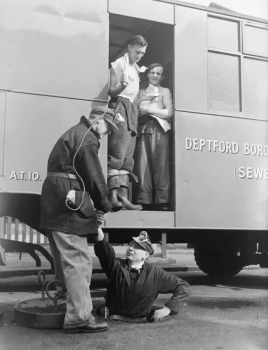Framed Print : F W Reed DM Staff Photographer Sewer Workers mobile washroom, Deptford Framed Print : F W Reed DM Staff Photographer Sewer Workers mobile washroom, Deptford