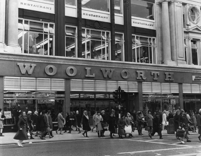 Framed Print : F W Woolworth Department Store, Liverpool, November 1970 Framed Print : F W Woolworth Department Store, Liverpool, November 1970