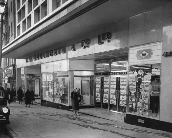 Framed Print : F W Woolworth Department Store, Liverpool, 14th November 1962 Framed Print : F W Woolworth Department Store, Liverpool, 14th November 1962
