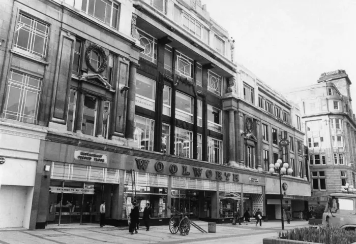 Framed Print : F W Woolworth Department Store, Liverpool, 11th March 1982 Framed Print : F W Woolworth Department Store, Liverpool, 11th March 1982