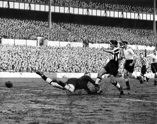 FA Cup 1952. Newcastle United vs Tottenham. 04  /  02  /  1952. Robledos goal