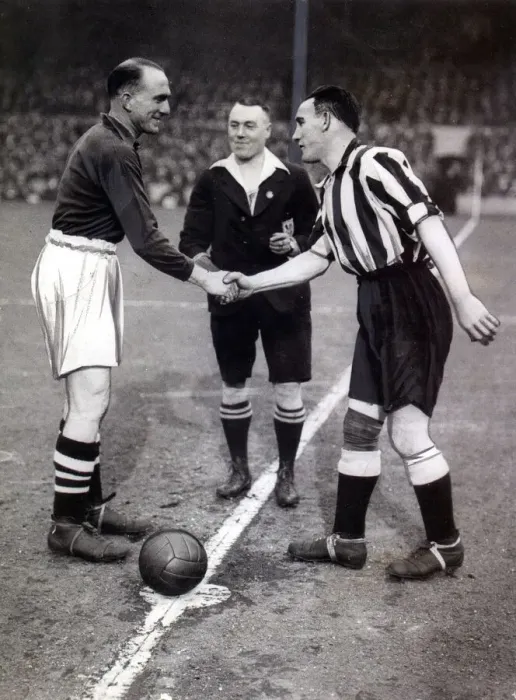 Framed Print : FA Cup Final 1932. Newcastle United vs Arsenal. Newcastle United won 2-0 Framed Print : FA Cup Final 1932. Newcastle United vs Arsenal. Newcastle United won 2-0