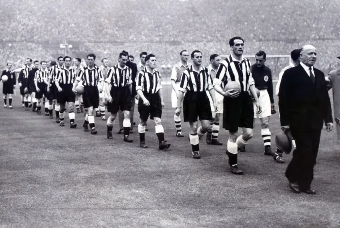 Framed Print : FA Cup Final 1952. Newcastle United vs Arsenal. 03 / 05 / 1952 Framed Print : FA Cup Final 1952. Newcastle United vs Arsenal. 03 / 05 / 1952