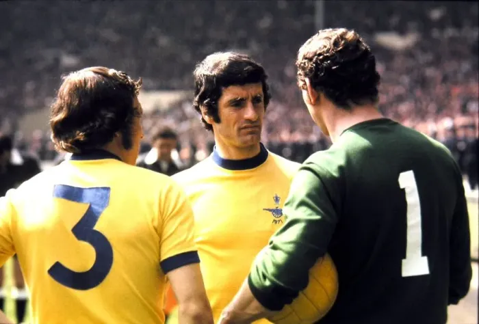 Framed Print : FA Cup Final 1971- Arsenal v Liverpool McLintock talks to McNab Framed Print : FA Cup Final 1971- Arsenal v Liverpool McLintock talks to McNab