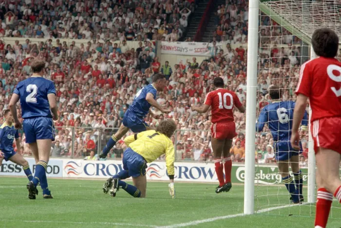 Framed Print : FA Cup Final 1988. Liverpool 0 v. Wimbledon 1. Vinnie Jones in front of