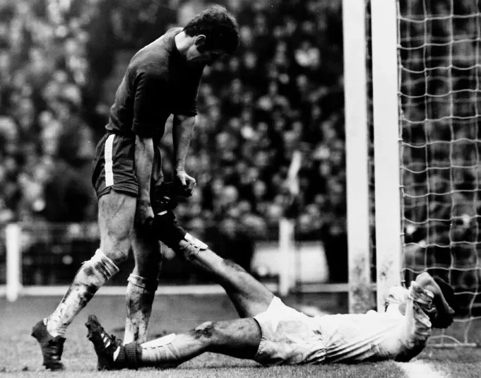 Framed Print : FA Cup Final at Wembley April 1970 Chelsea 2 v Leeds United 2 Peter Osgood Framed Print : FA Cup Final at Wembley April 1970 Chelsea 2 v Leeds United 2 Peter Osgood