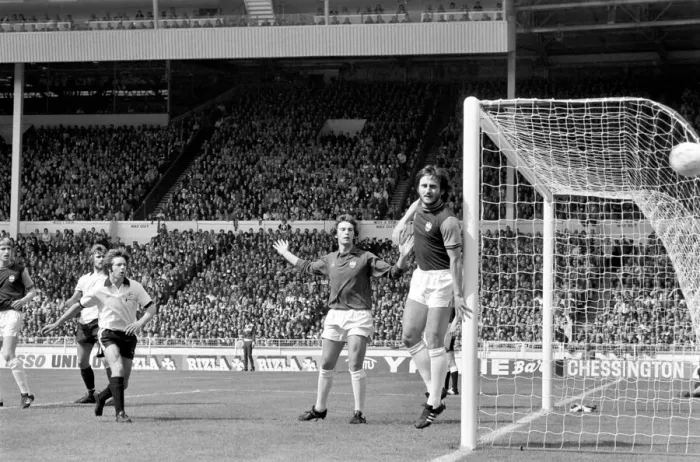 Framed Print : FA Cup Final at Wembley Stadium West Ham 2 v Fulham 0 Action from the match