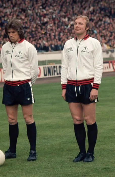 Framed Print : FA Cup Final West Ham v Fulham May 1975 John Mitchell Bobby Moore lines up with his