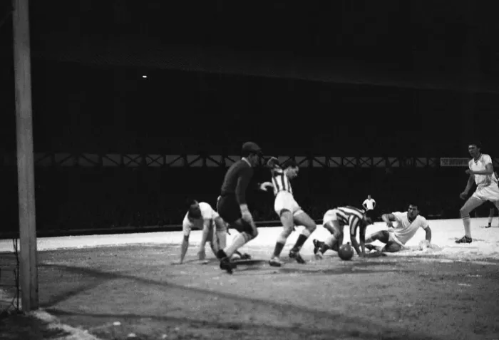 Framed Print : FA Cup Fourth Round replay match at Roker Park. Sunderland 5 v Gravesend
