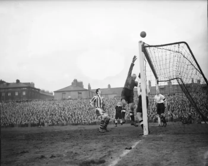 Framed Print : FA Cup Fourth Round tie between Gateshead and West Bromwich Albion at St James Park Framed Print : FA Cup Fourth Round tie between Gateshead and West Bromwich Albion at St James Park