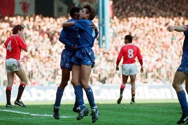 FA Cup. Manchester United 3 v Oldham Athletic 3. Barrett and Warhurst celebrate