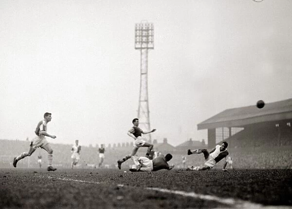 FA Cup Quarter Final Burnley v Blackburn Rovers March 1960 Connolly skips over