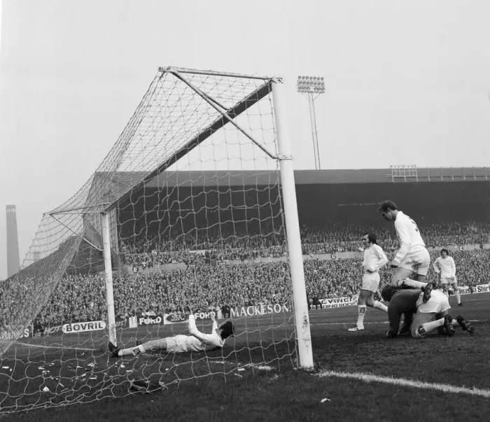 Framed Print : FA Cup Quarter Final match at Elland Road. Leeds United 2 v Tottenham Hotspur 1