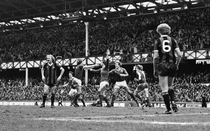 Framed Print : FA Cup Quarter Final match at Goodison Park. Final score Everton 2 v Manchester Framed Print : FA Cup Quarter Final match at Goodison Park. Final score Everton 2 v Manchester