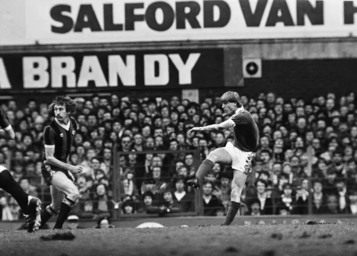 Framed Print : FA Cup Quarter Final match at Goodison Park. Final score Everton 2 v Manchester Framed Print : FA Cup Quarter Final match at Goodison Park. Final score Everton 2 v Manchester