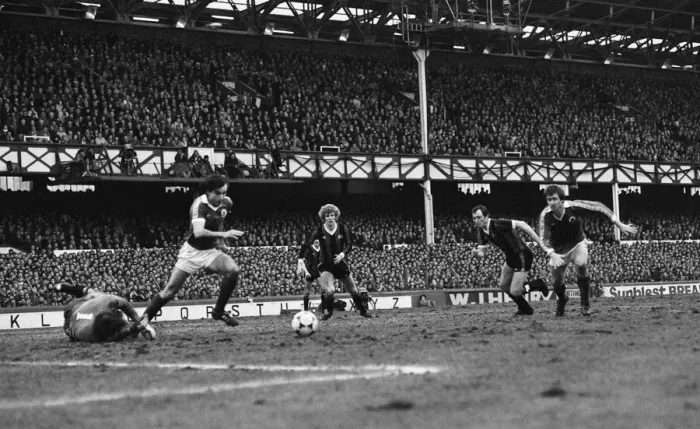 Framed Print : FA Cup Quarter Final match at Goodison Park. Final score Everton 2 v Manchester
